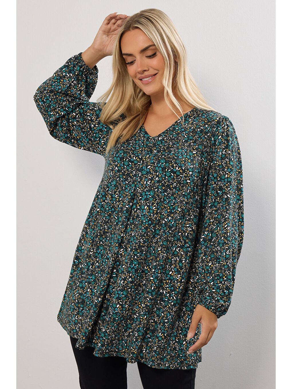 Turkuaz Büyük Beden V Yaka Uzun Kollu Çiçek Desenl T-shirt 322980-1