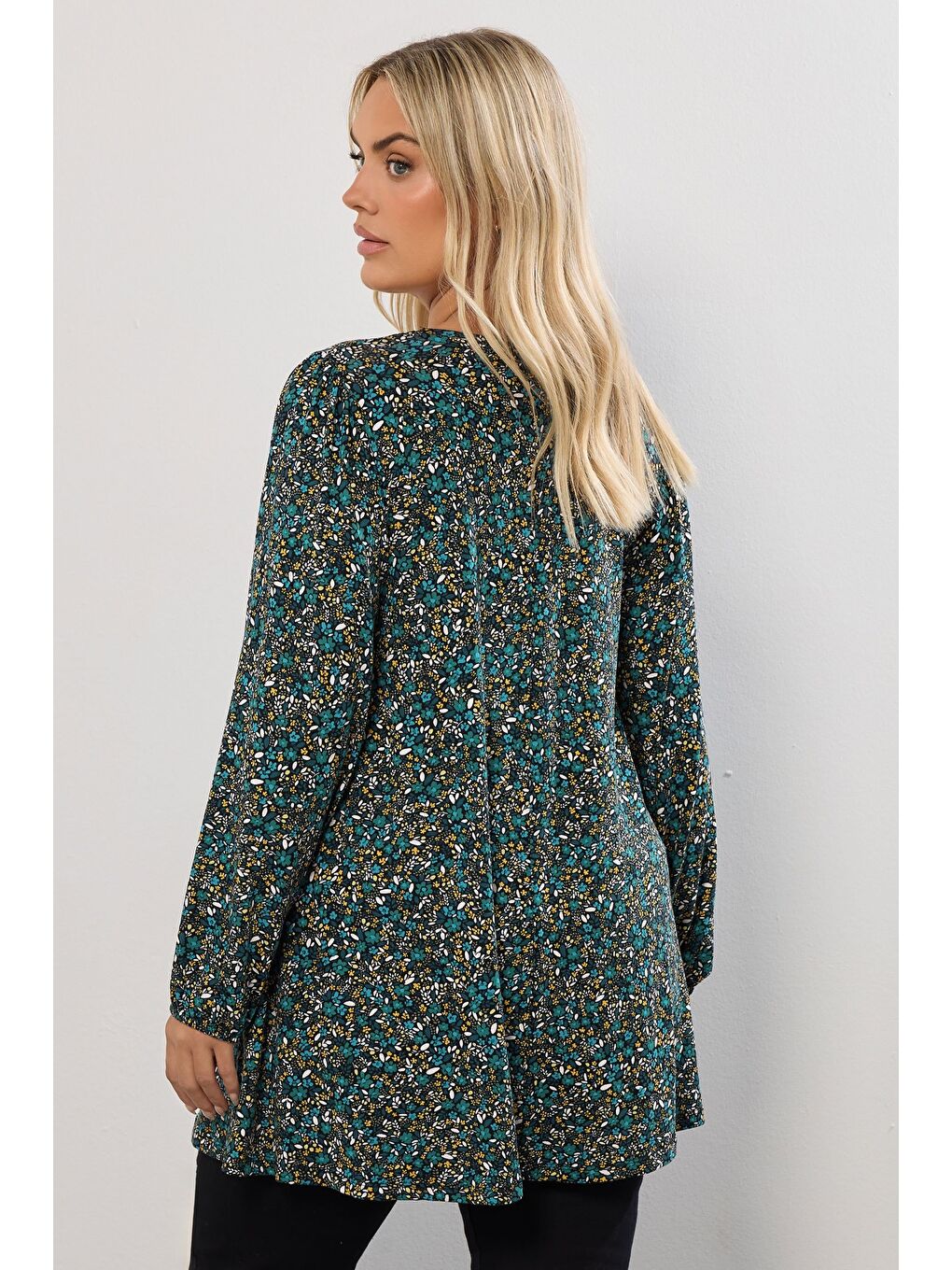 Turkuaz Büyük Beden V Yaka Uzun Kollu Çiçek Desenl T-shirt 322980-3