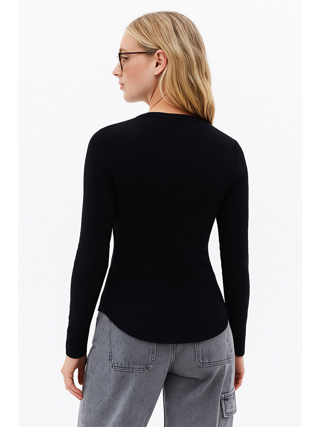 Siyah Slim Fit Düğme Detaylı V Yaka T Shirt 25K0136K1-3