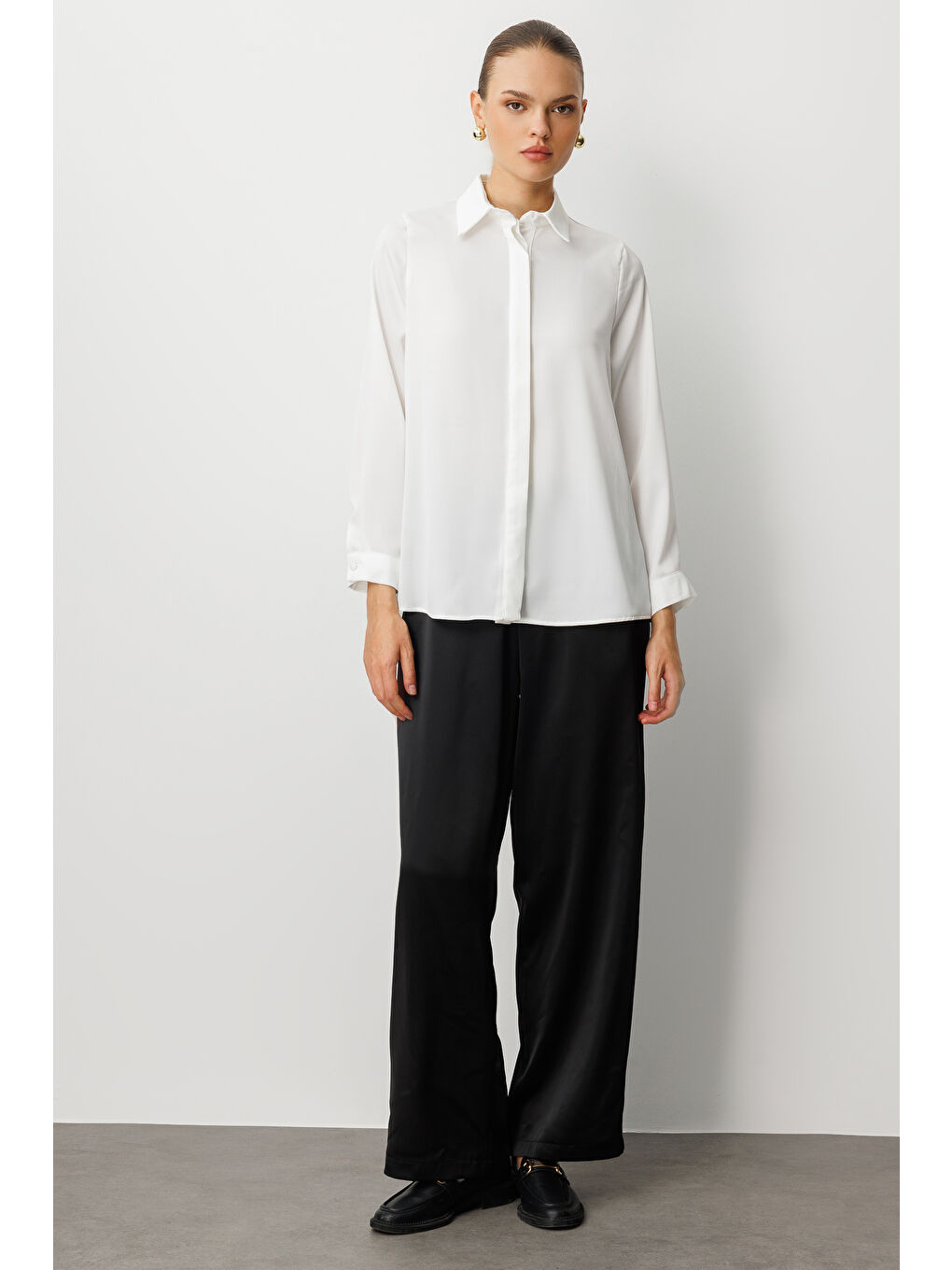 Klasik Ekru Saten Gömlek Bluz