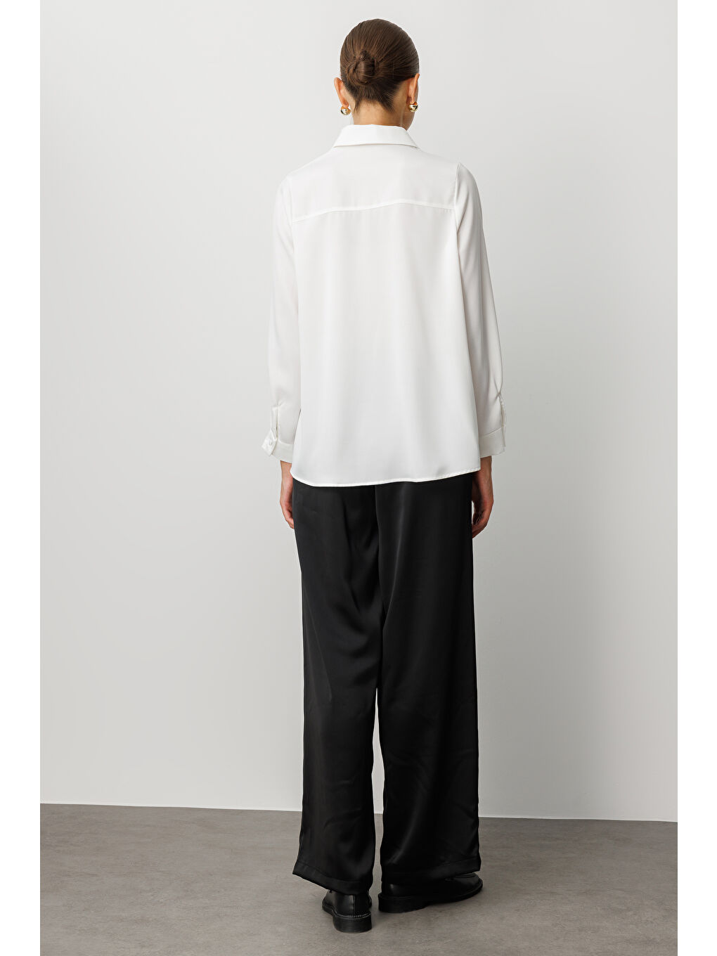 Klasik Ekru Saten Gömlek Bluz-3