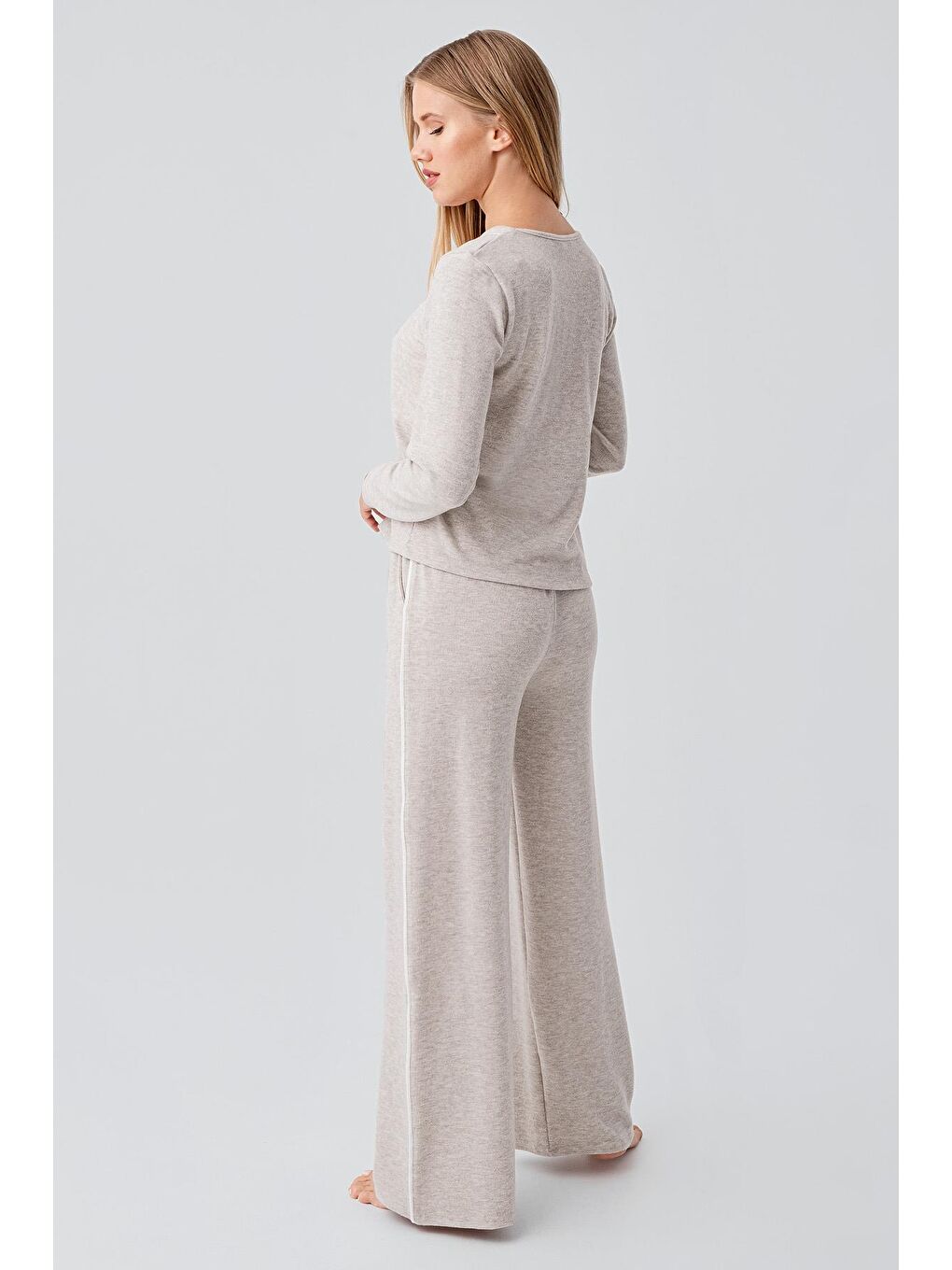 Bej Uzun Kollu Düğmeli Esnek Yumuşak Dokulu Viskoz Pijama Takım 18205-2