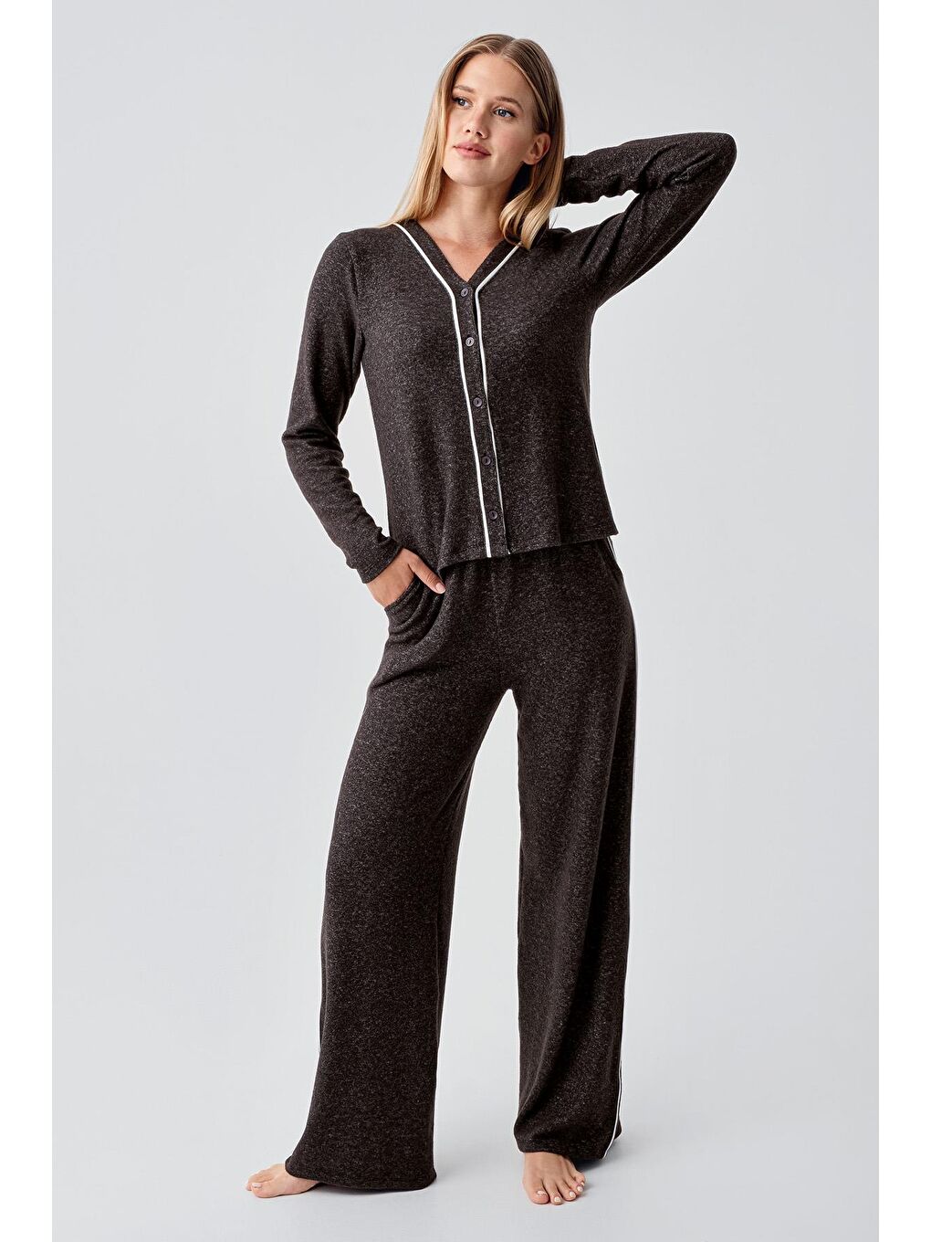 Kahverengi Uzun Kollu Düğmeli Esnek Yumuşak Dokulu Viskoz Pijama Takım 18205-1
