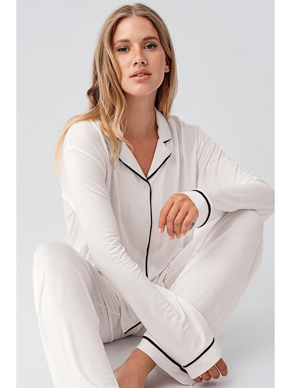 Ekru Uzun Kollu Düğmeli Esnek Viskoz Pijama Takım 18207-2