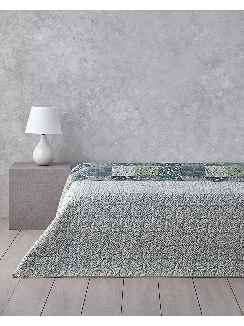 English Home Flower Patchwork Çift Taraflı Tek Kişilik Çok Amaçlı Örtü Yeşil - 1