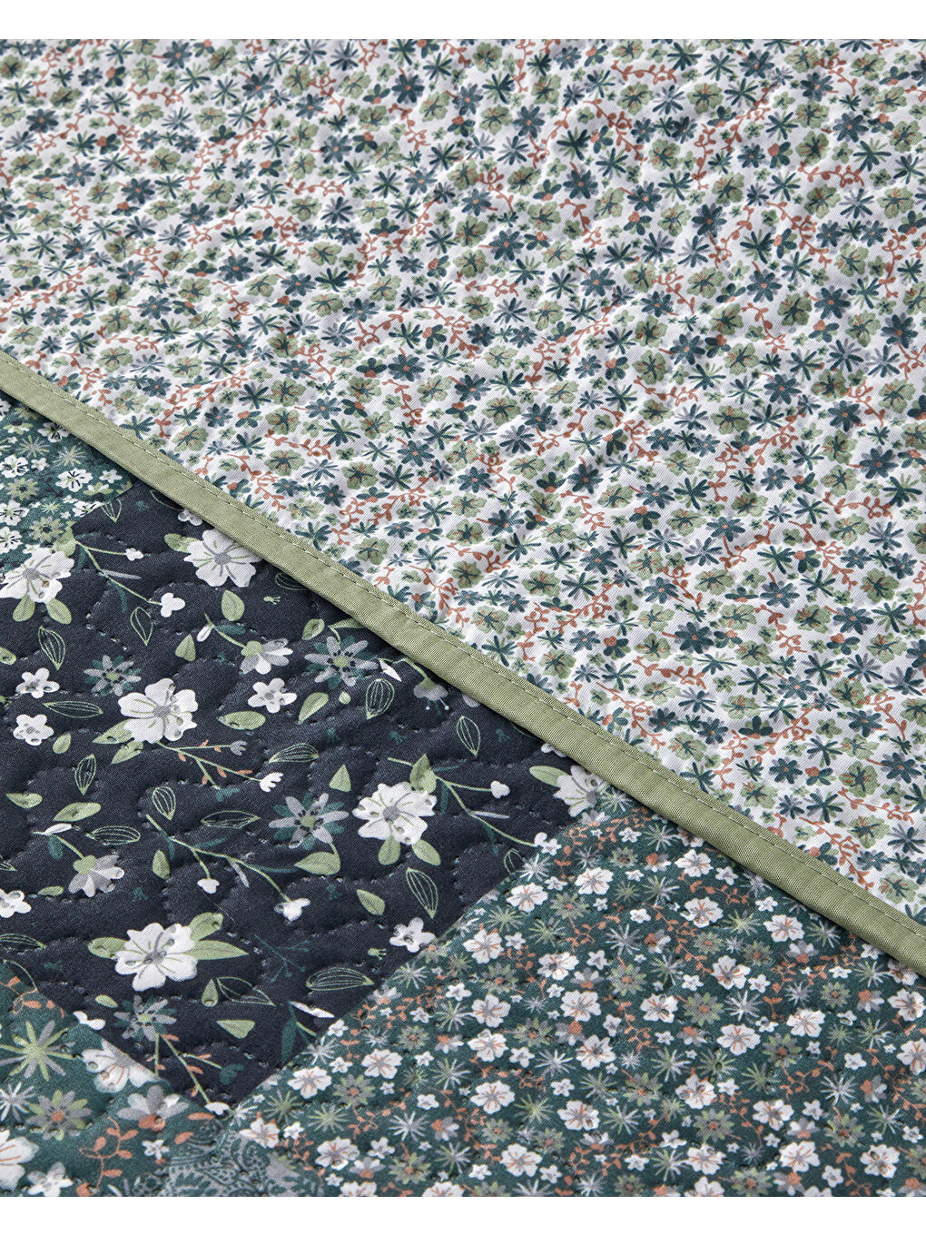 English Home Flower Patchwork Çift Taraflı Tek Kişilik Çok Amaçlı Örtü Yeşil - 3