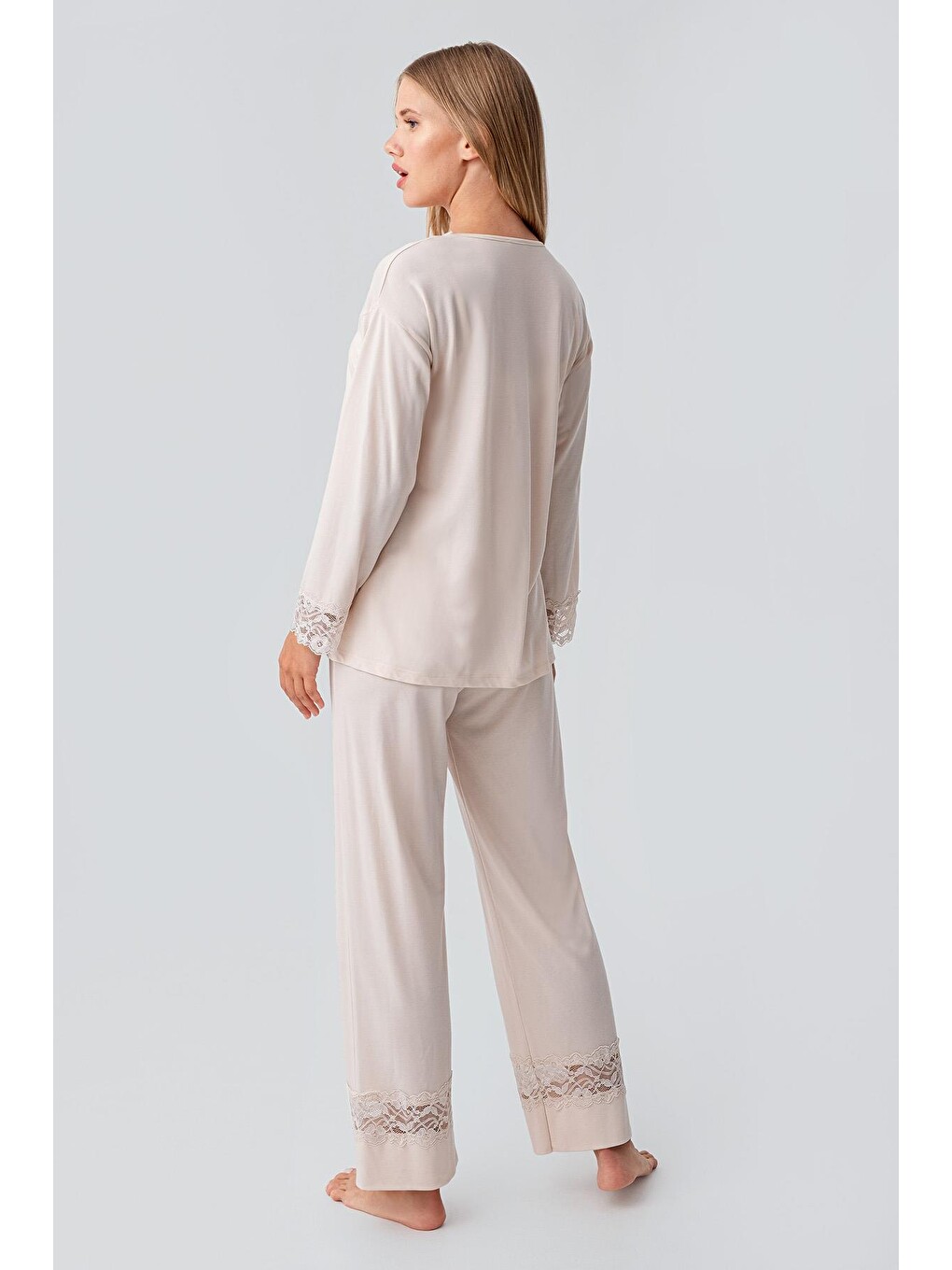 Bej Uzun Kollu Düğmeli Dantelli Esnek Viskoz Pijama Takım 18206-2