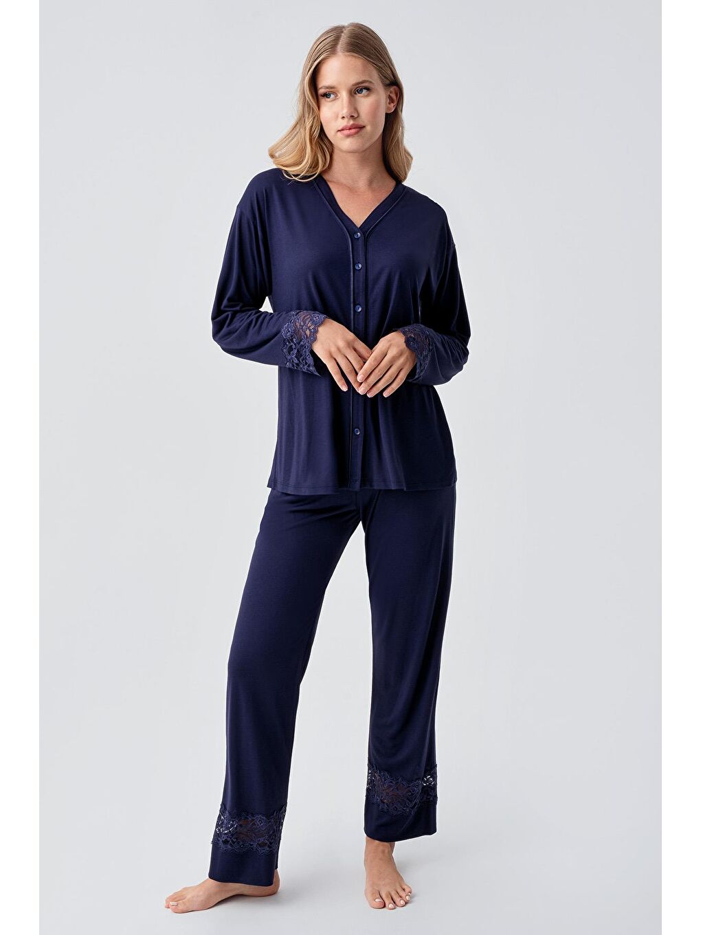 Lacivert Uzun Kollu Düğmeli Dantelli Esnek Viskoz Pijama Takım 18206-1