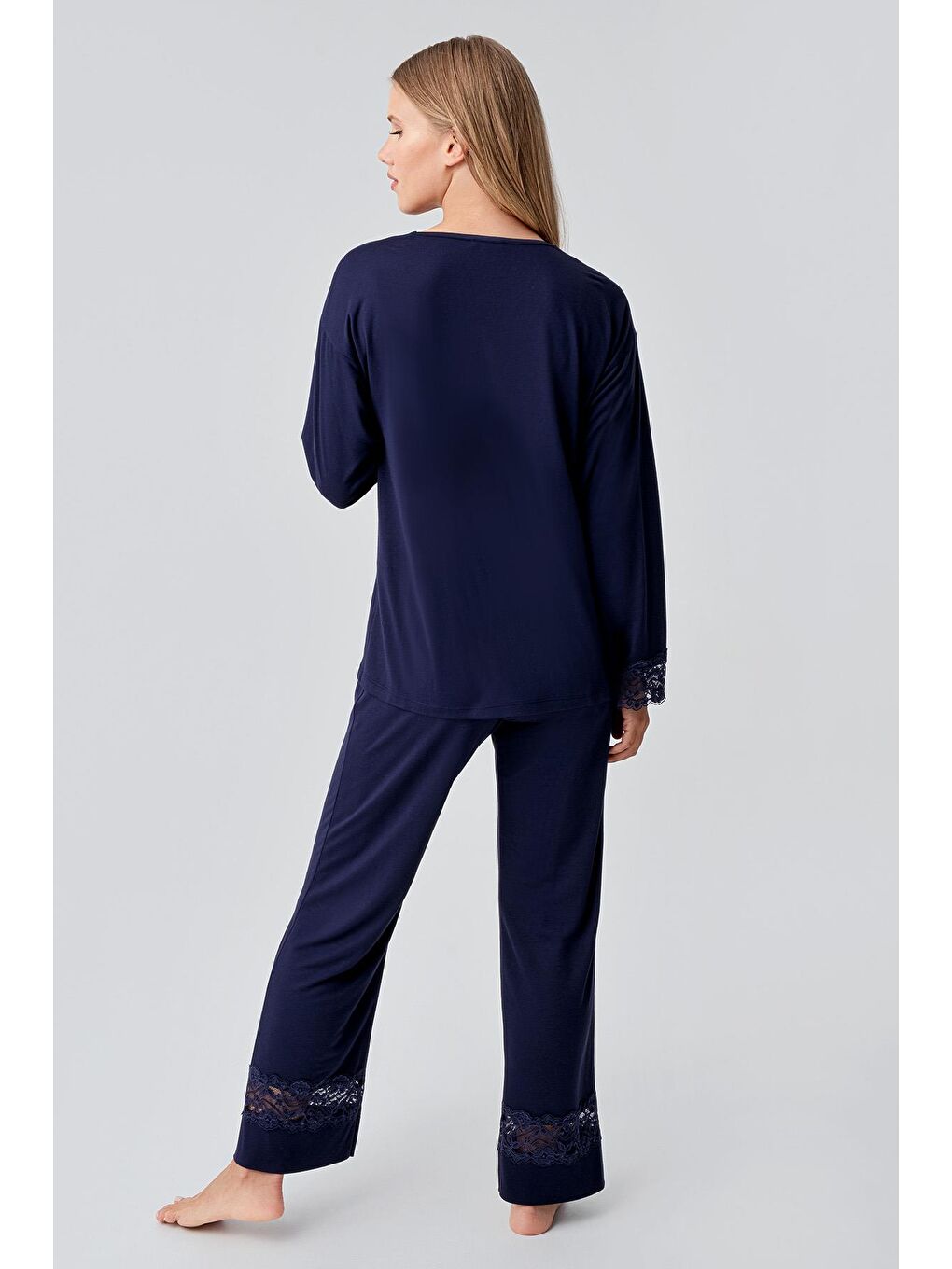 Lacivert Uzun Kollu Düğmeli Dantelli Esnek Viskoz Pijama Takım 18206-2