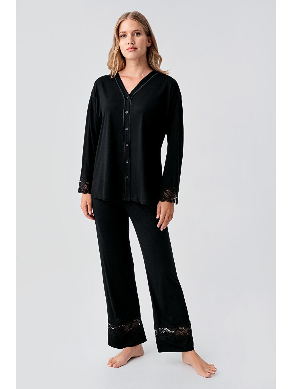 Siyah Uzun Kollu Düğmeli Dantelli Esnek Viskoz Pijama Takım 18206