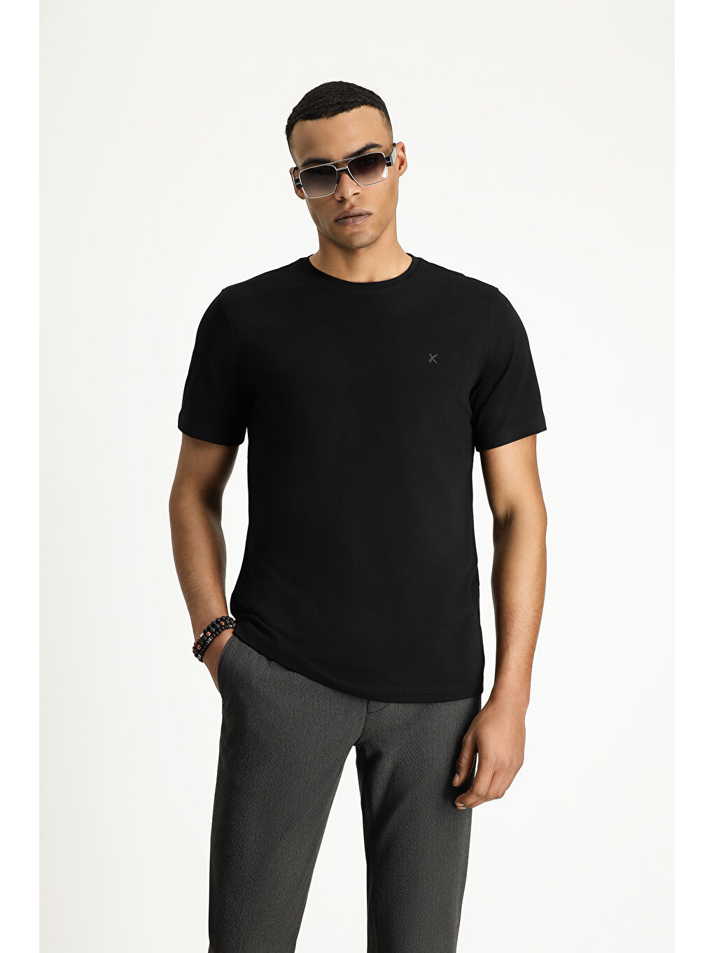 Siyah Bisiklet Yaka Slim Fit Dar Kesim Süprem Pamuklu Tişört