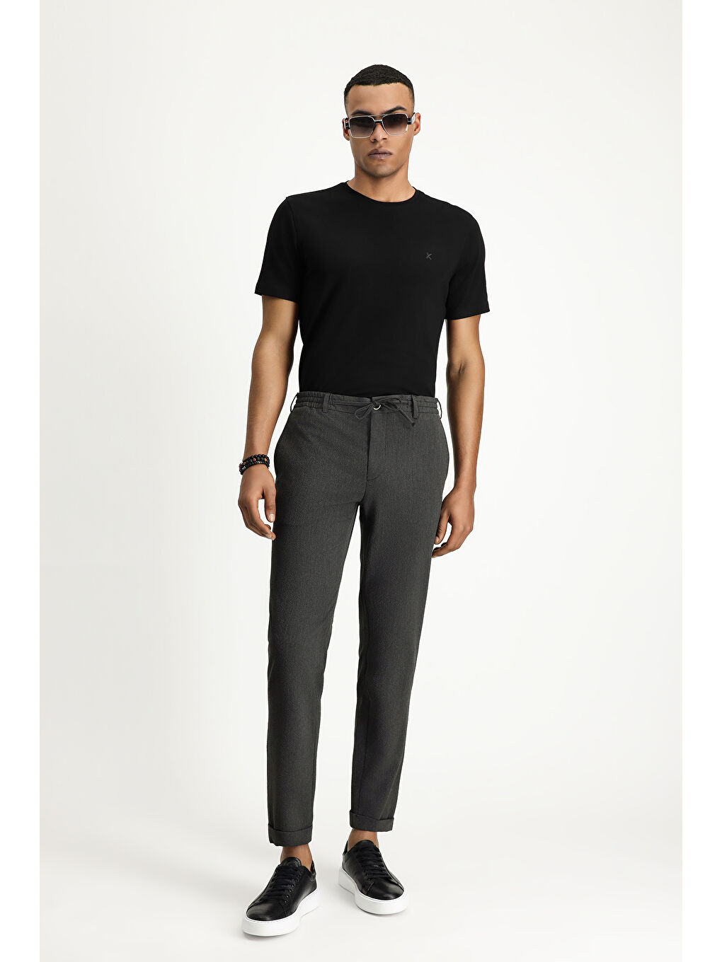 Siyah Bisiklet Yaka Slim Fit Dar Kesim Süprem Pamuklu Tişört-1