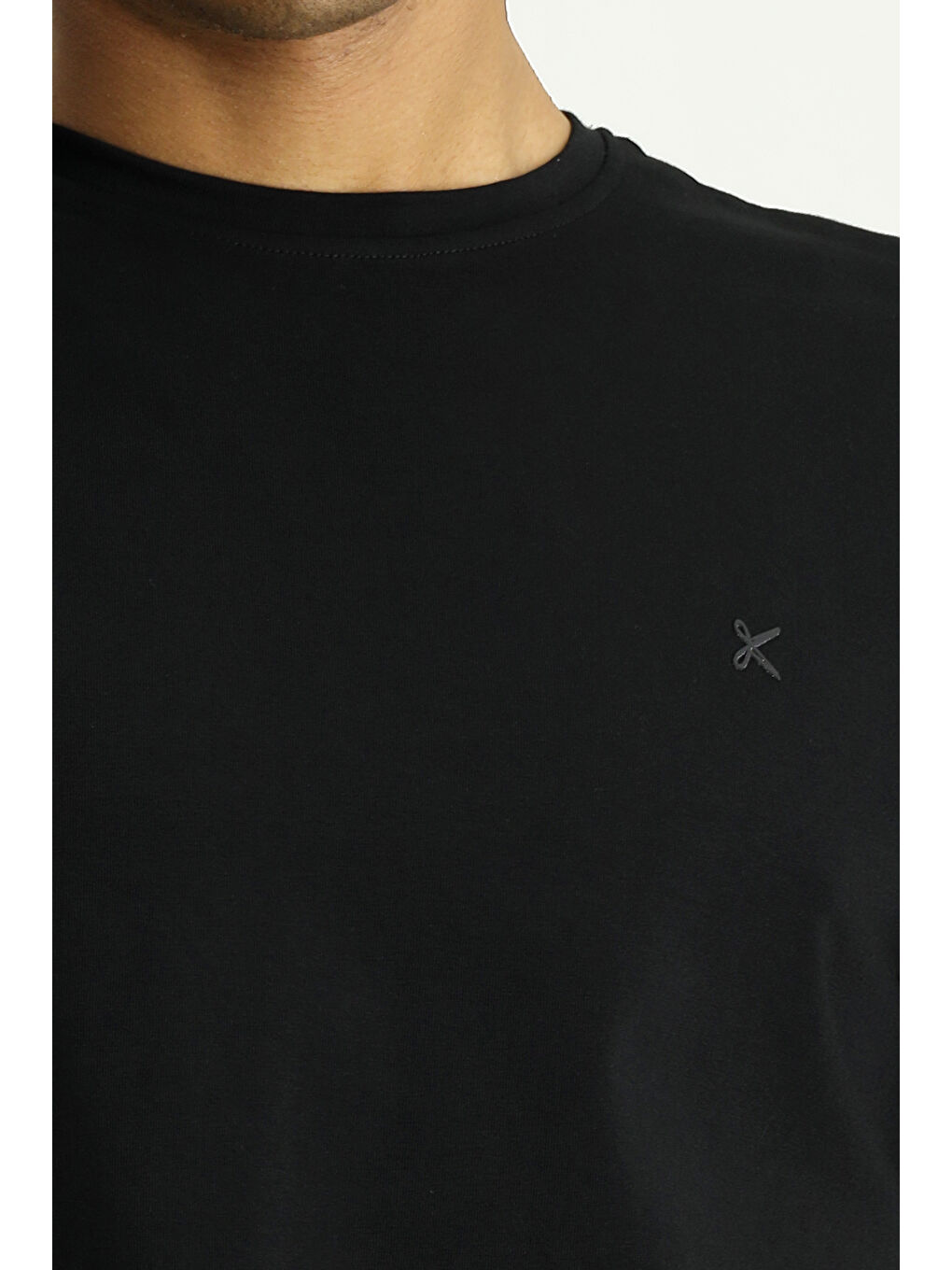 Siyah Bisiklet Yaka Slim Fit Dar Kesim Süprem Pamuklu Tişört-5