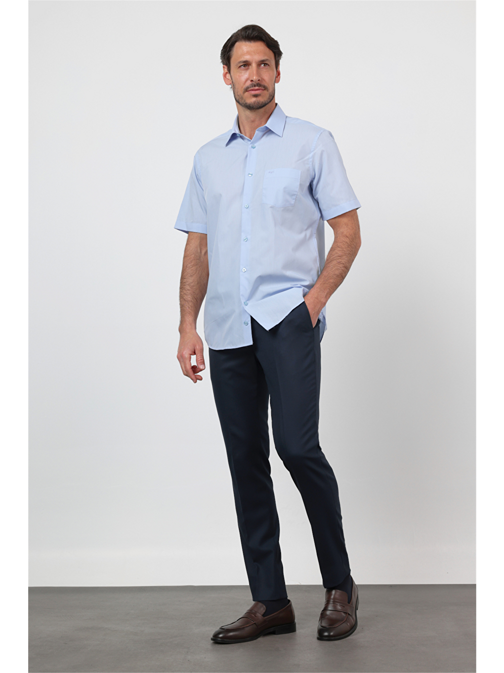Mavi Sert Yaka Kısa Kol Cepli Comfort Fit Pamuklu Gömlek 1004260258-1