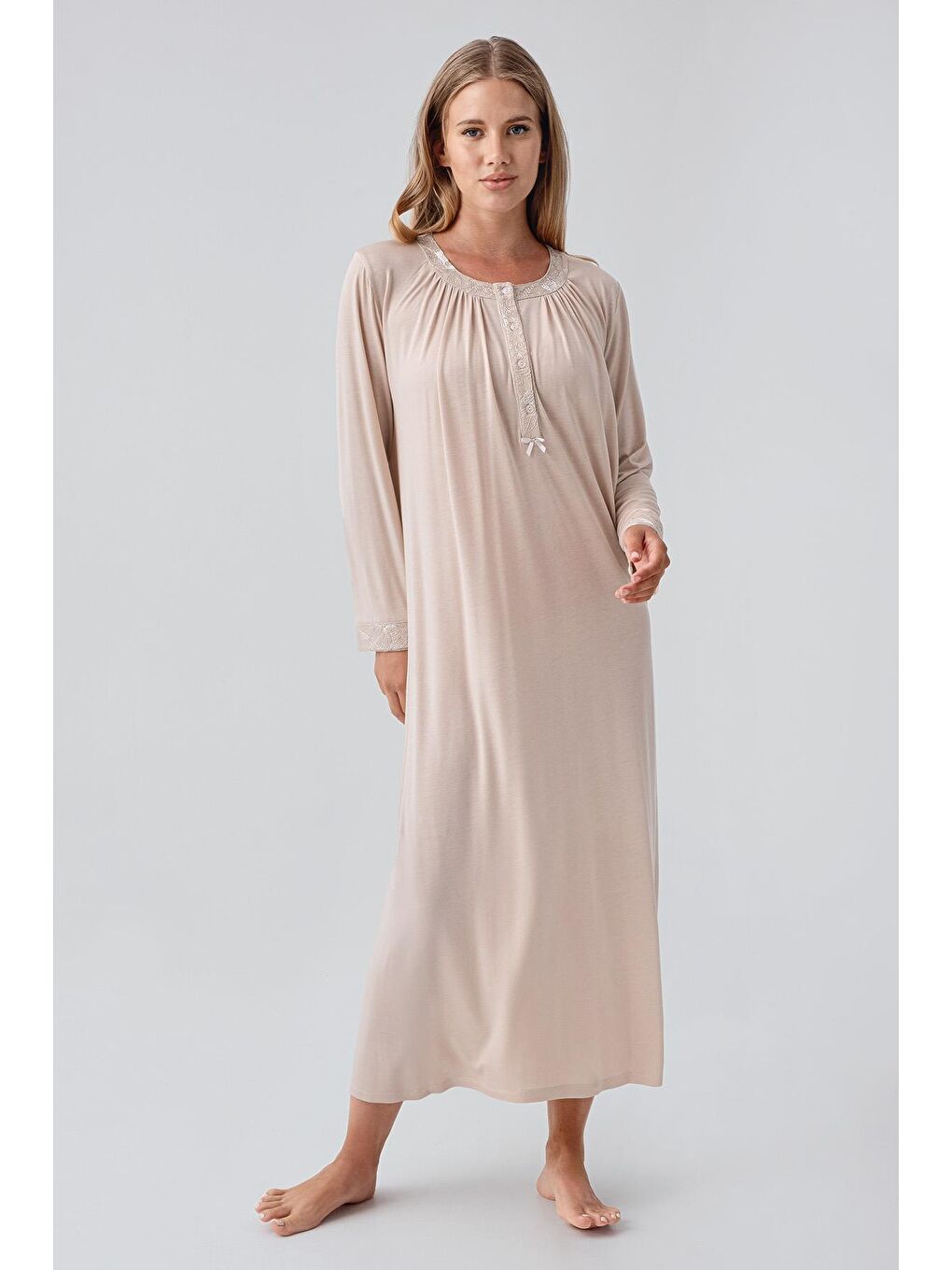 Bej Uzun Kollu Düğmeli Esnek Viskoz Gecelik 18104-1