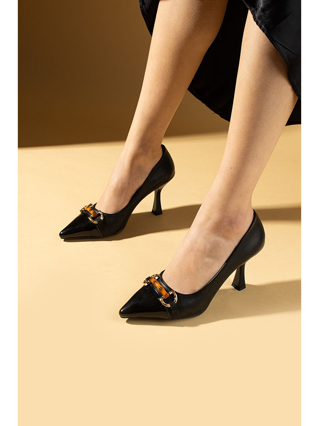 Siyah Özel Tasarım Retro Tokalı Klasik Topuklu Kadın Ayakkabı 017-392-22Cilt-1