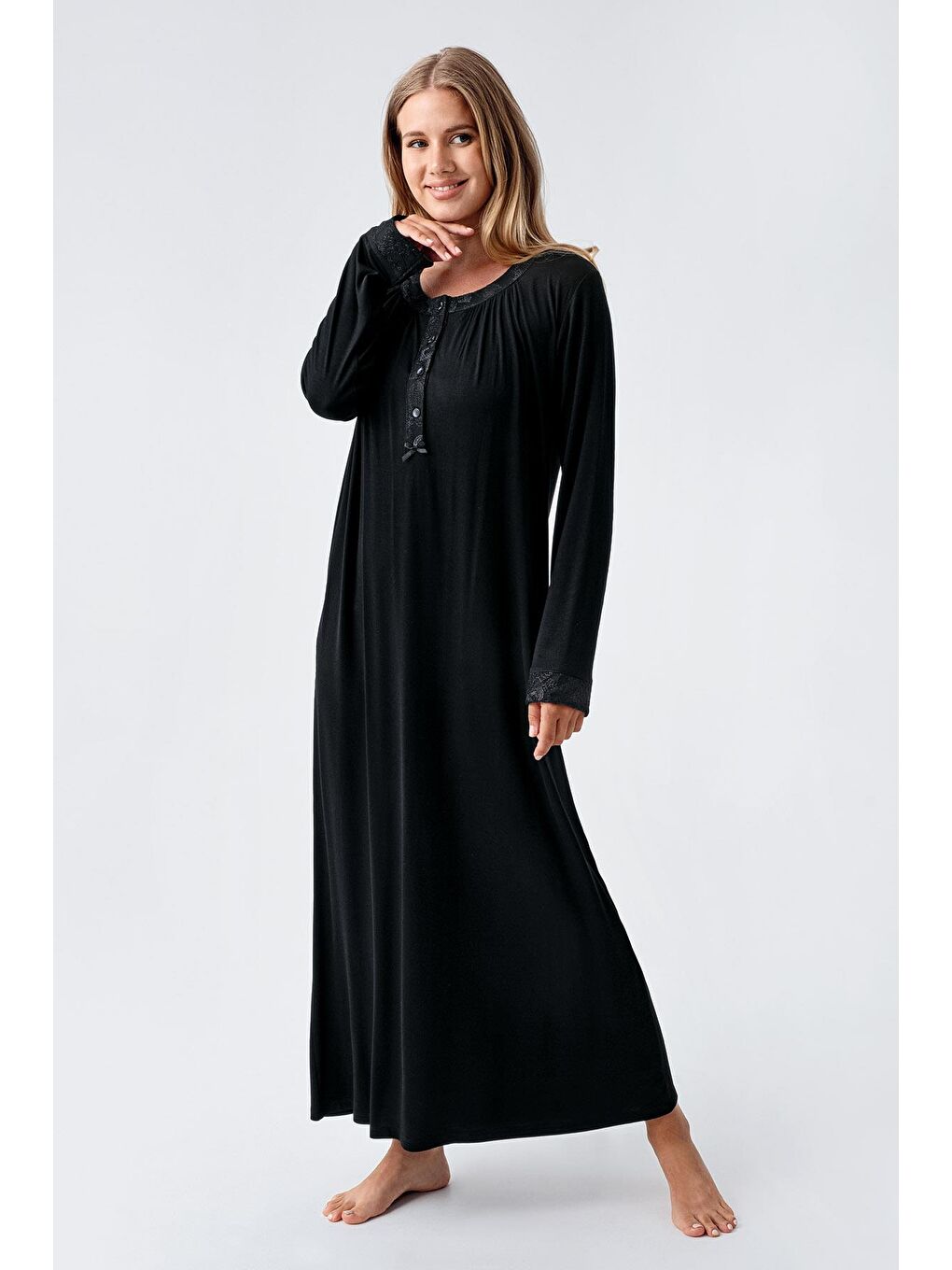 Siyah Uzun Kollu Düğmeli Esnek Viskoz Gecelik 18104