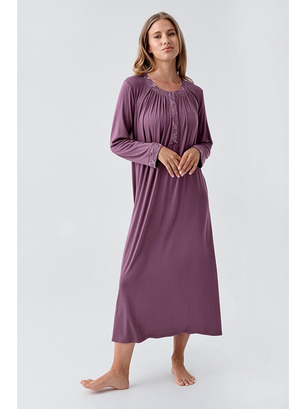 Mor Uzun Kollu Düğmeli Esnek Viskoz Gecelik 18104-1