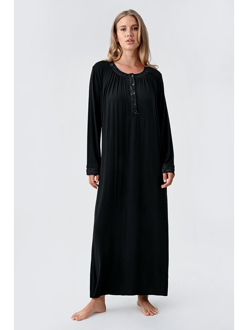 Siyah Uzun Kollu Düğmeli Esnek Viskoz Gecelik 18104-1