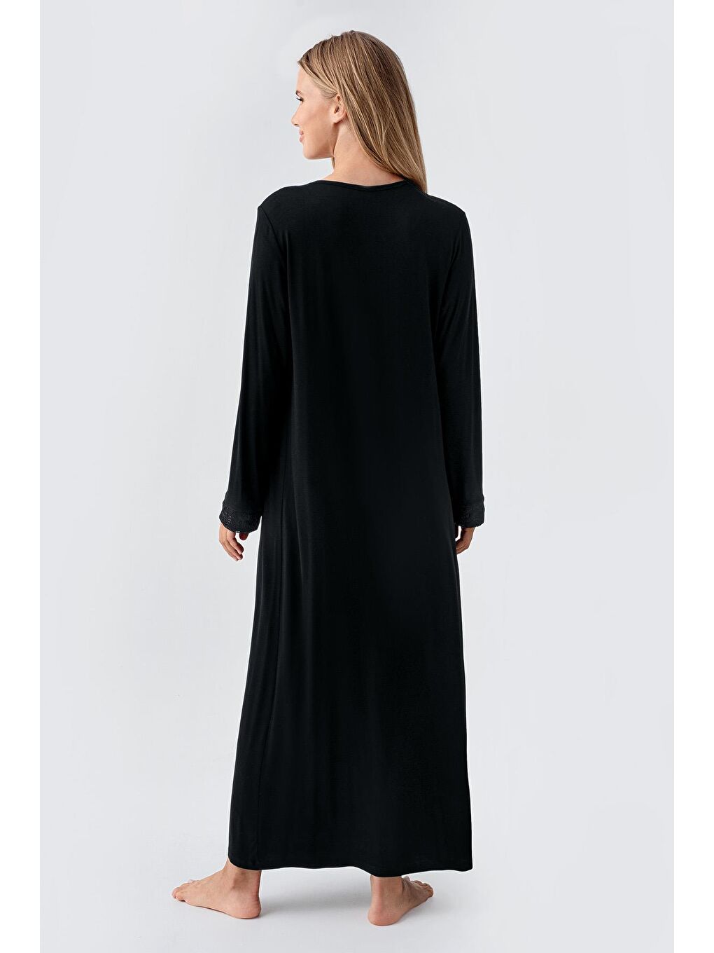 Siyah Uzun Kollu Düğmeli Esnek Viskoz Gecelik 18104-2