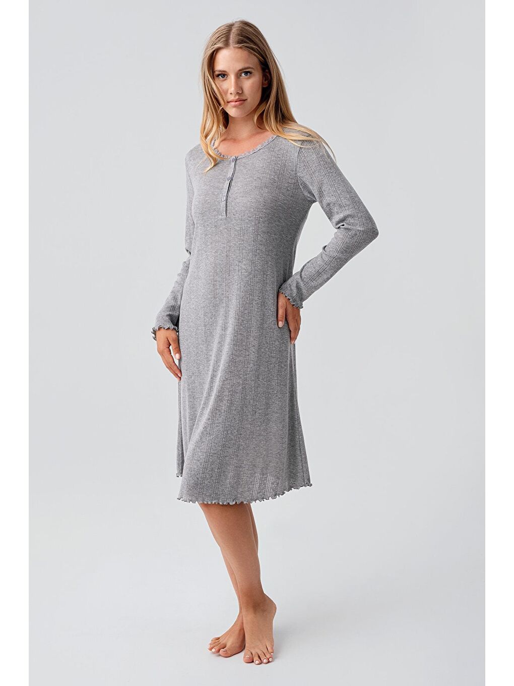Gri Uzun Kollu Düğmeli Ajurlu Esnek Pamuklu Kısa Gecelik 18107-1