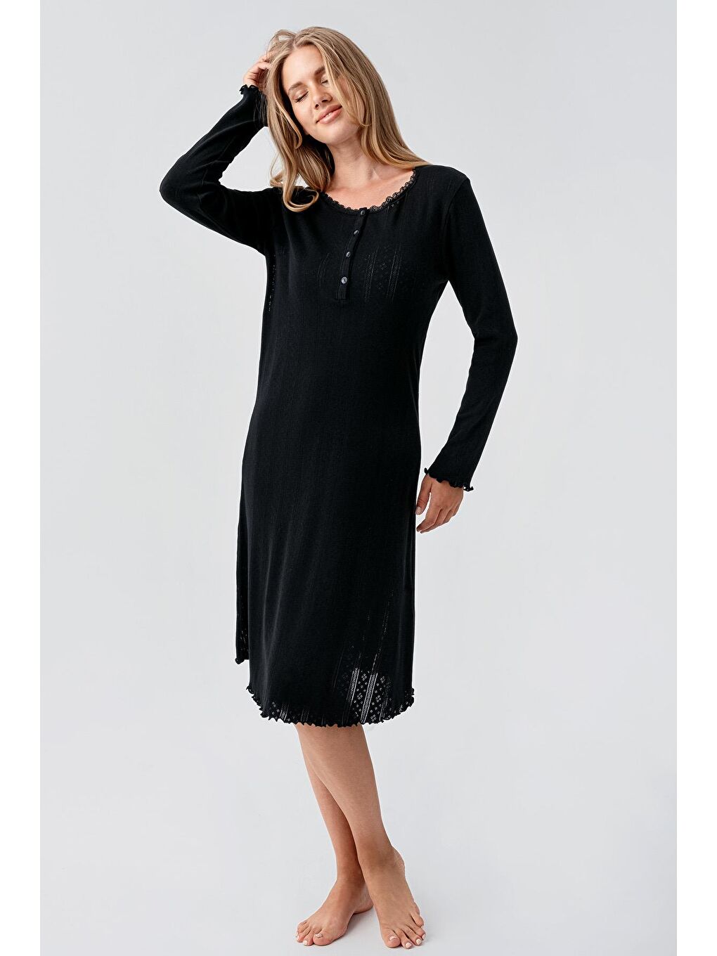 Siyah Uzun Kollu Düğmeli Ajurlu Esnek Pamuklu Kısa Gecelik 18107