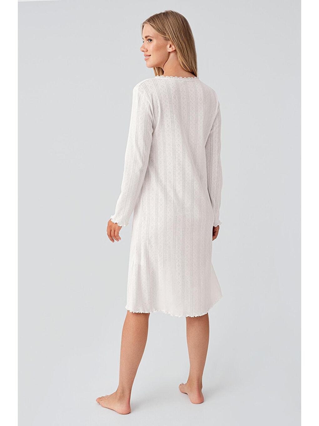 Ekru Uzun Kollu Düğmeli Ajurlu Esnek Pamuklu Kısa Gecelik 18107-2