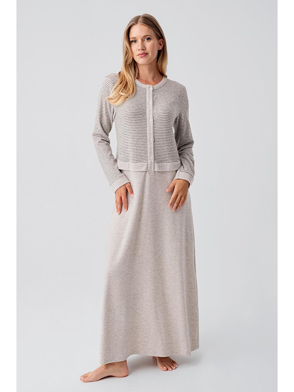 Bej Uzun Kollu Düğmeli Esnek Yumuşak Dokulu Viskoz Gecelik 18102