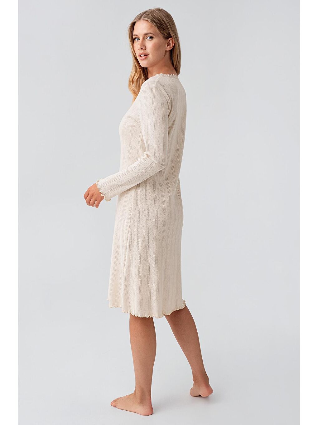 Bej Uzun Kollu Düğmeli Ajurlu Esnek Pamuklu Kısa Gecelik 18107-1