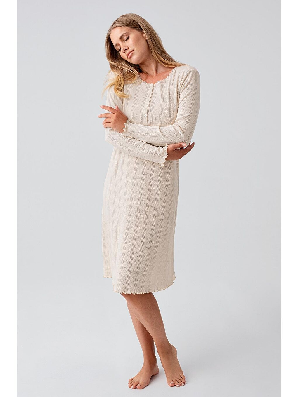 Bej Uzun Kollu Düğmeli Ajurlu Esnek Pamuklu Kısa Gecelik 18107-2