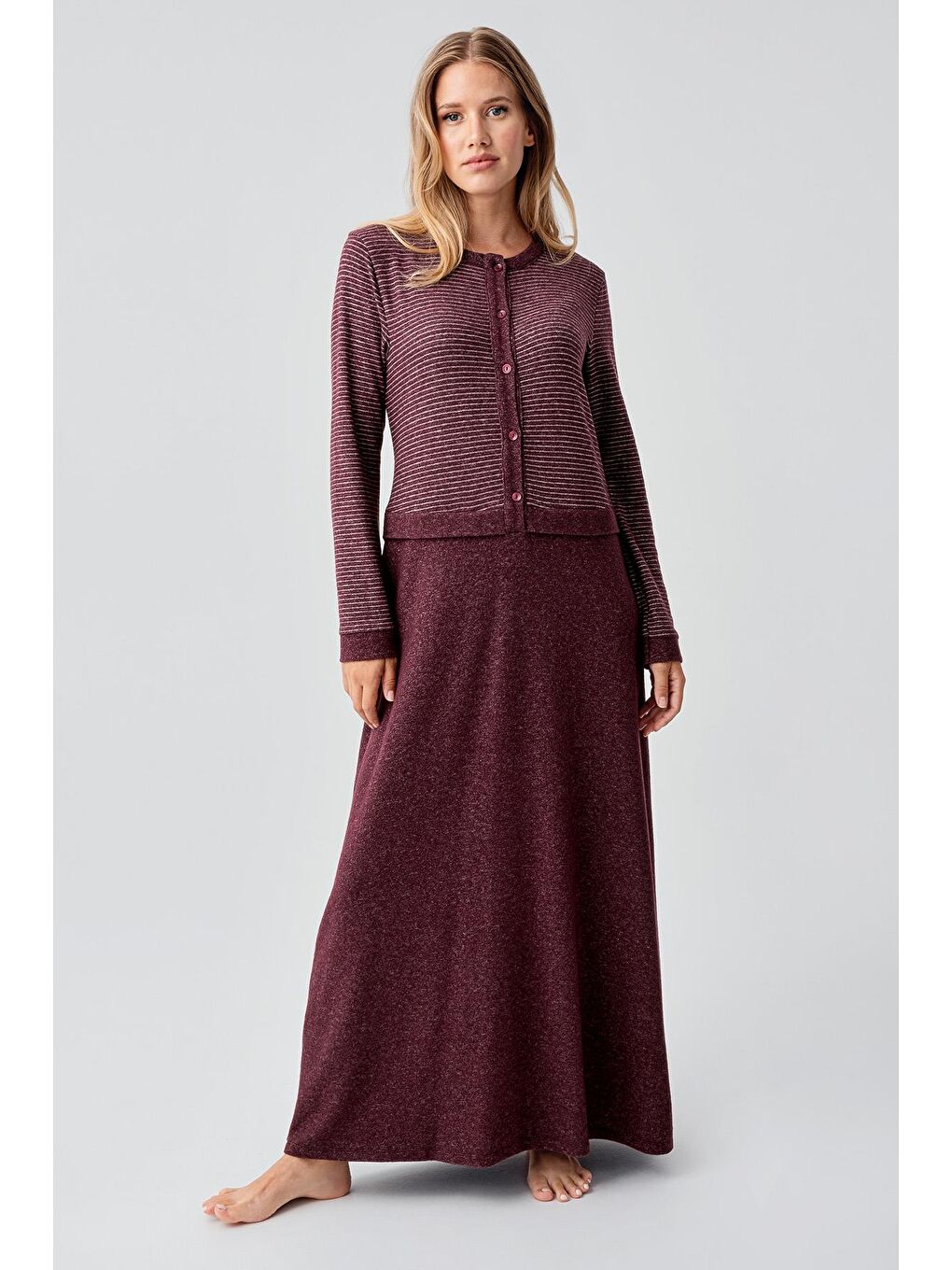 Bordo Uzun Kollu Düğmeli Esnek Yumuşak Dokulu Viskoz Gecelik 18102-1