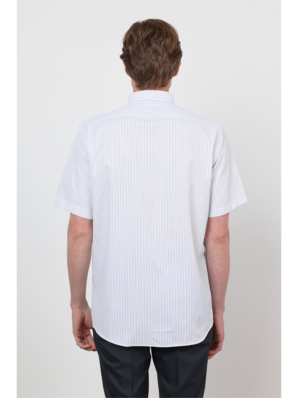 Beyaz-Lacivert Düğmeli Yaka Kısa Kol Cepli Comfort Fit Pamuklu Gömlek 1004260183-4