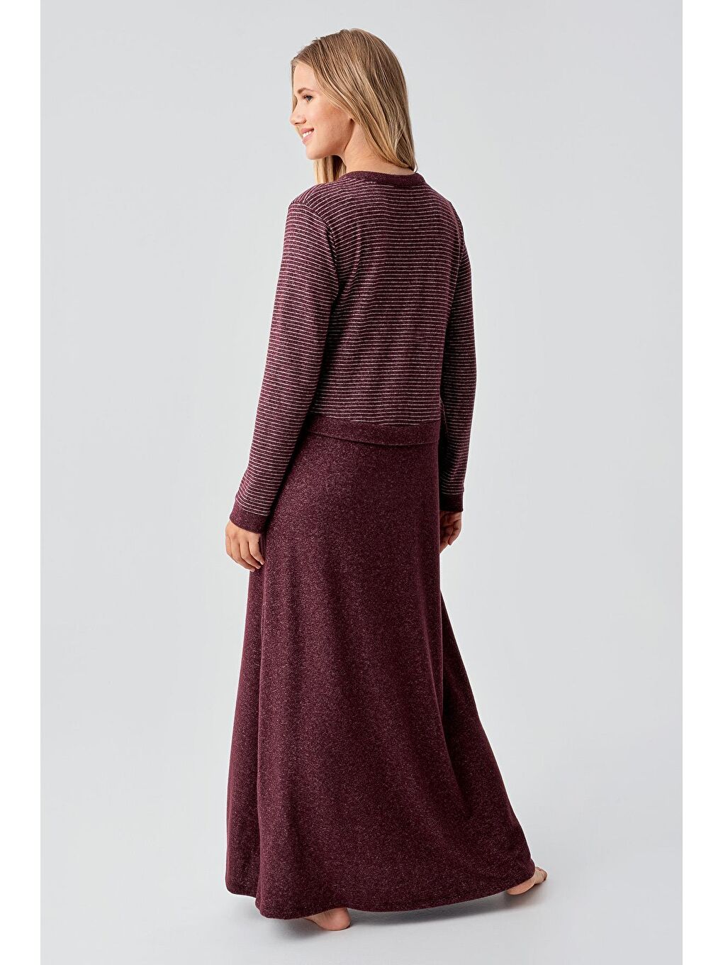 Bordo Uzun Kollu Düğmeli Esnek Yumuşak Dokulu Viskoz Gecelik 18102-2