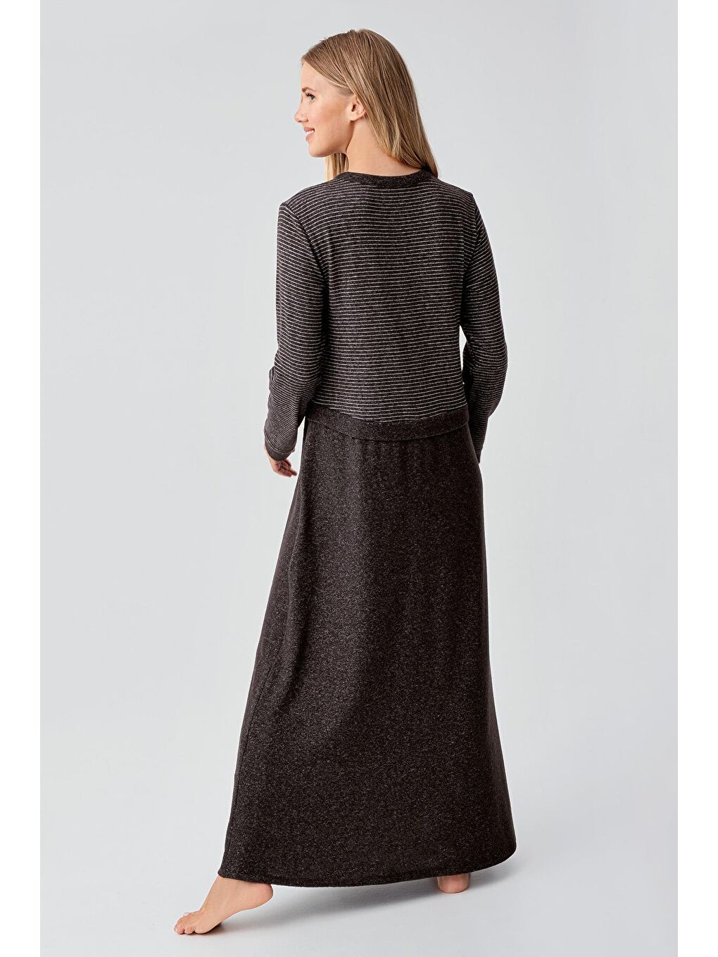 Kahverengi Uzun Kollu Düğmeli Esnek Yumuşak Dokulu Viskoz Gecelik 18102-2