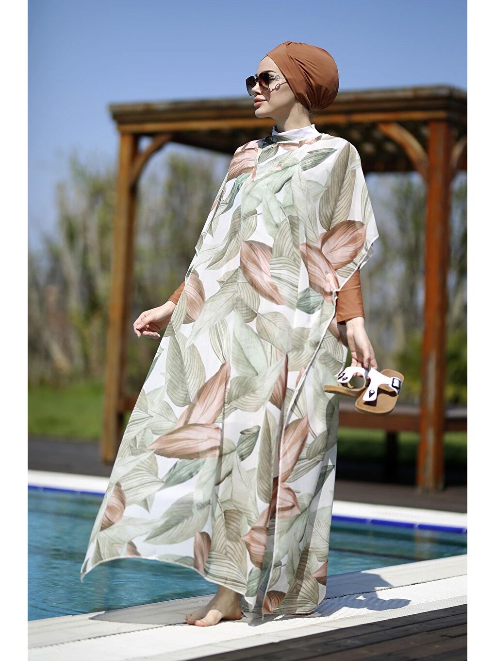Kahverengi Tesettür Mayo Üzerine Desenli Kaftan Pareo Soft Yapraklar 430-551