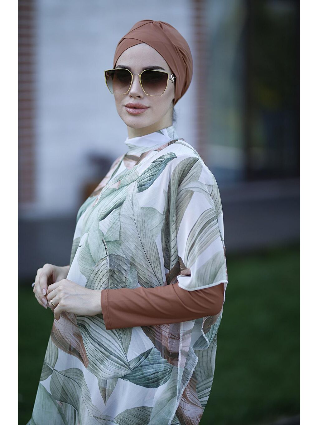 Kahverengi Tesettür Mayo Üzerine Desenli Kaftan Pareo Soft Yapraklar 430-551-1
