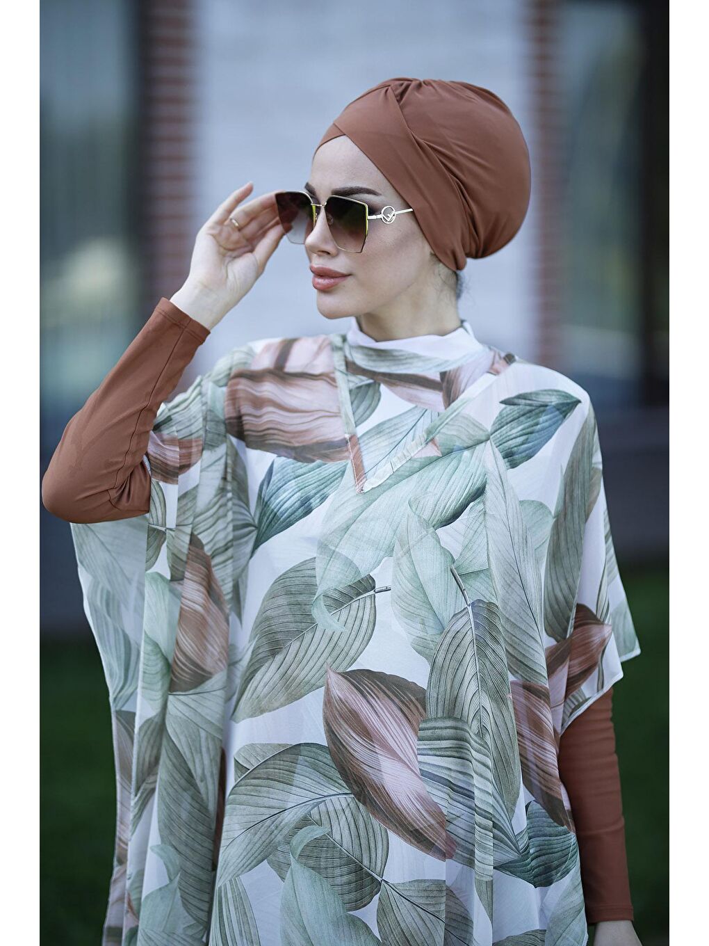 Kahverengi Tesettür Mayo Üzerine Desenli Kaftan Pareo Soft Yapraklar 430-551-3