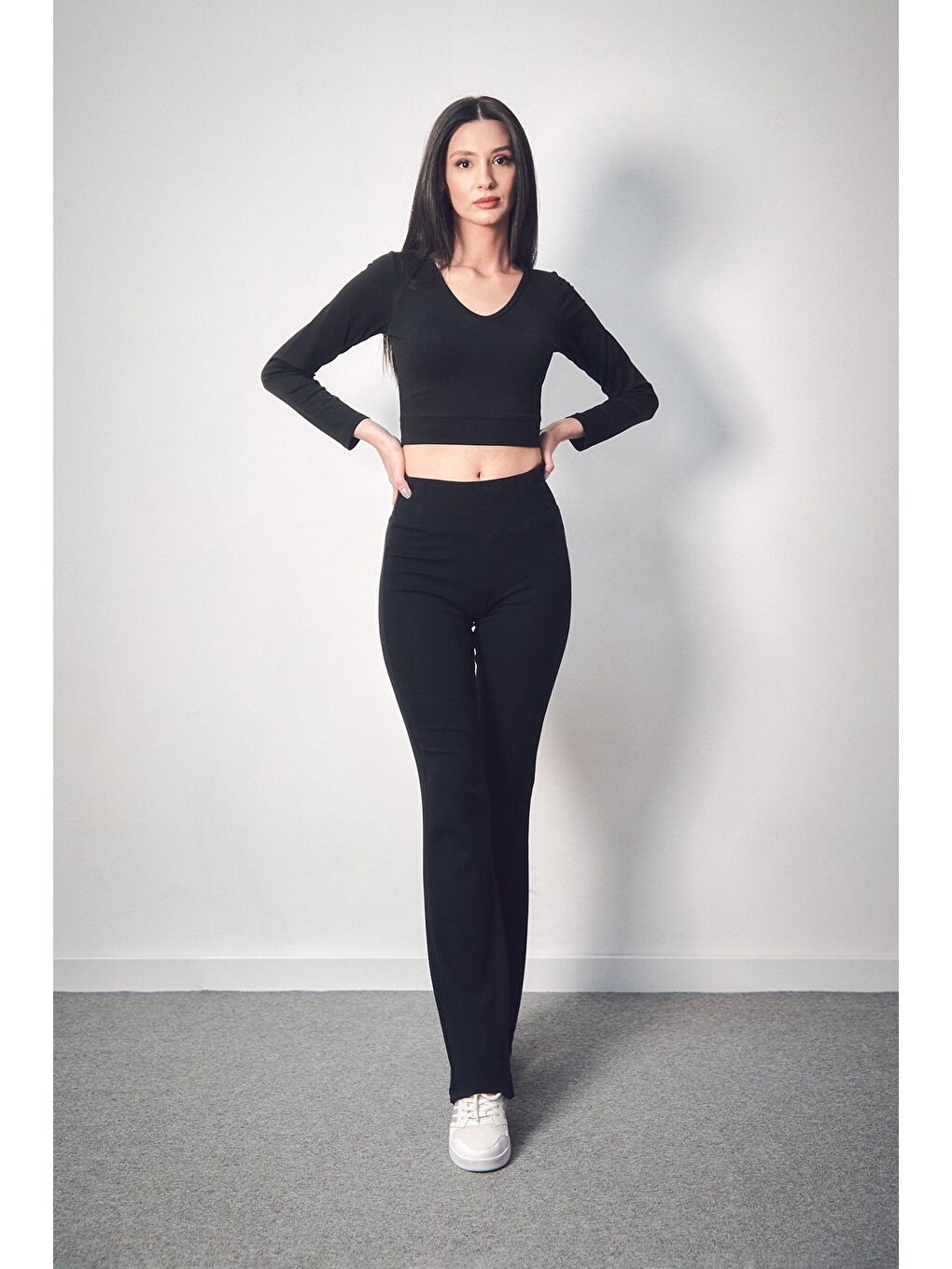 Siyah Beli Lastikli Yüksek Bel Flare Pantolon-1