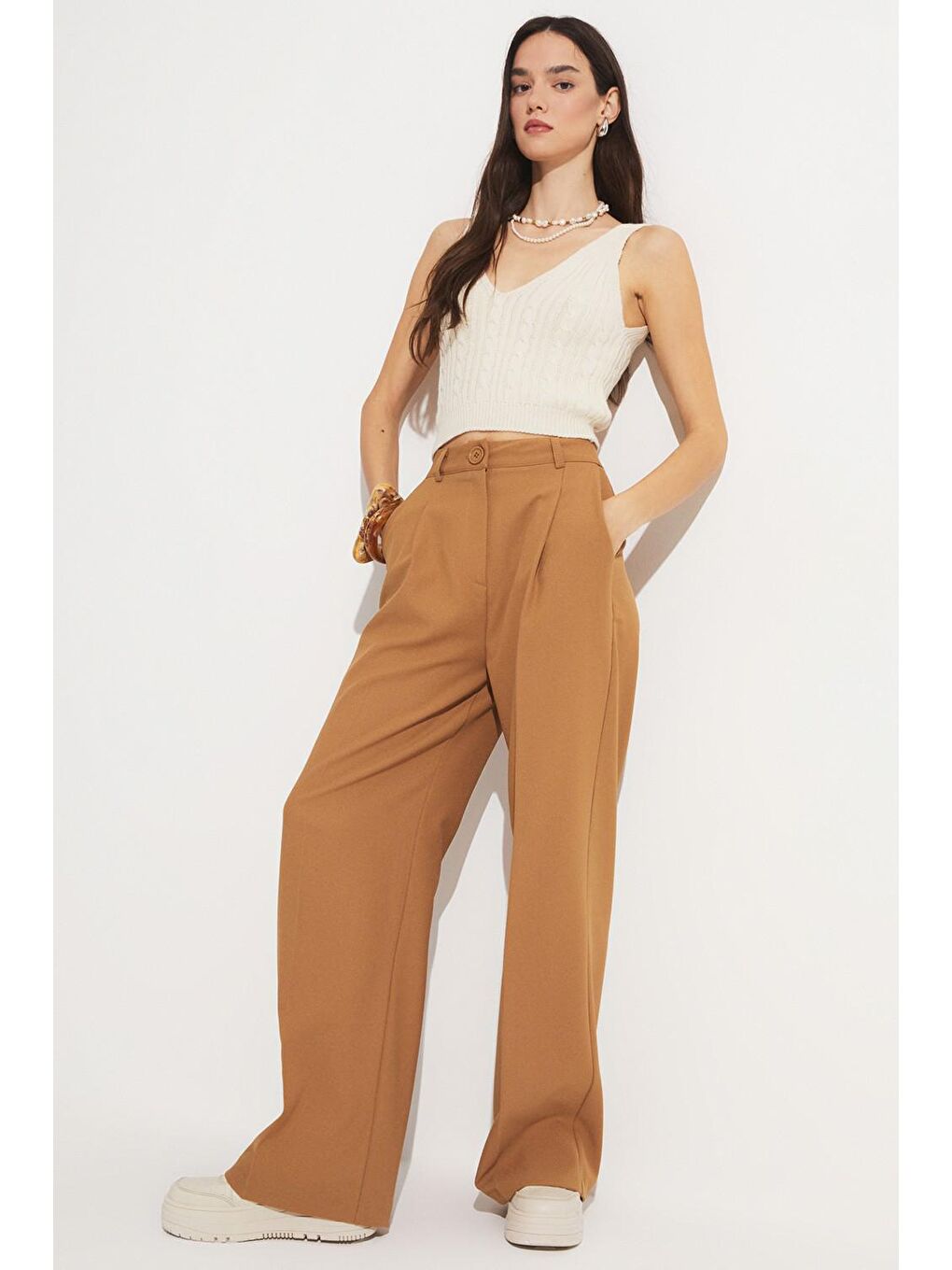 Kahverengi Pili Detaylı Bol Kesim Pantolon-2