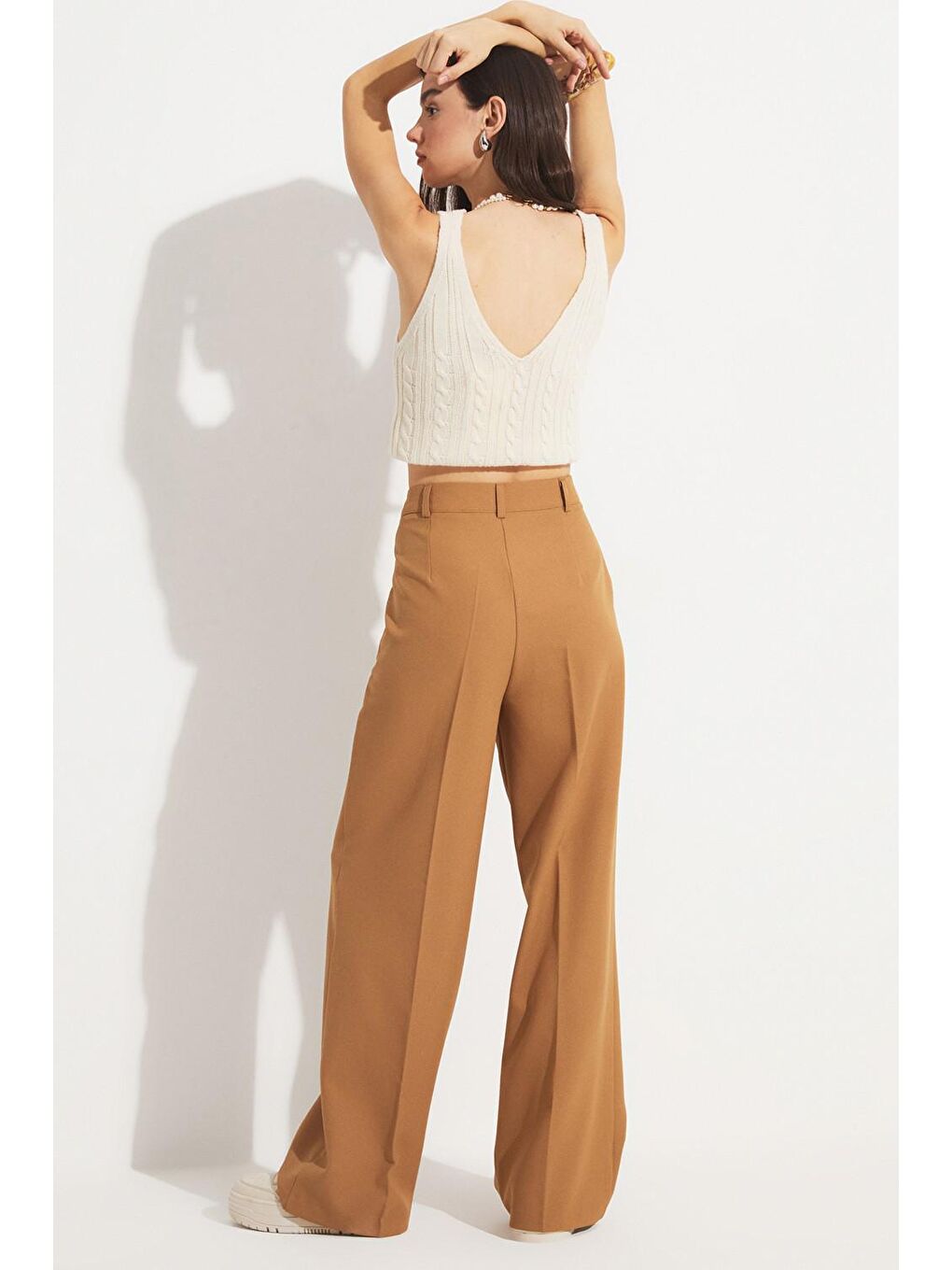 Kahverengi Pili Detaylı Bol Kesim Pantolon-3