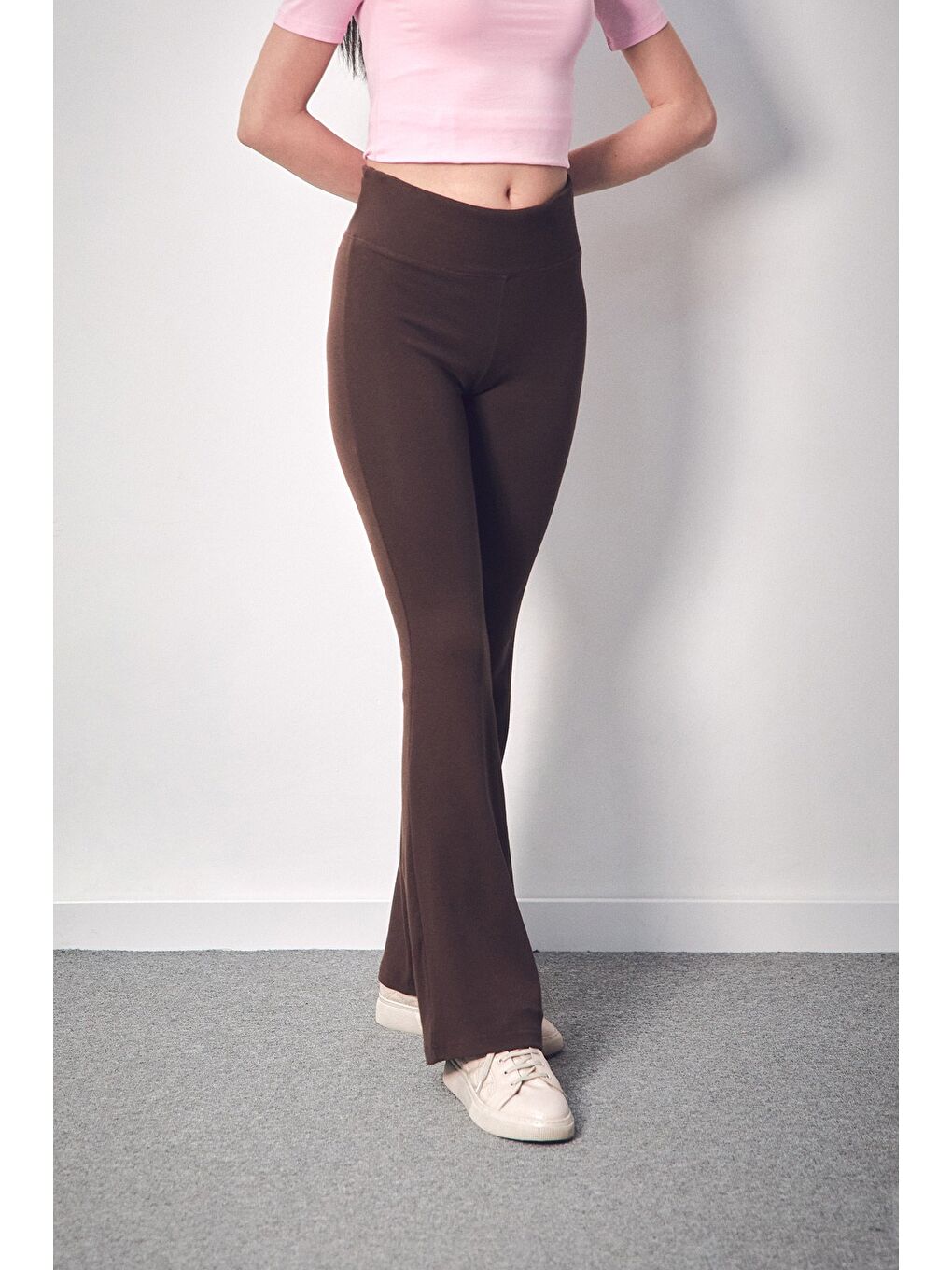 Kahverengi Beli Lastikli Yüksek Bel Flare Pantolon-1