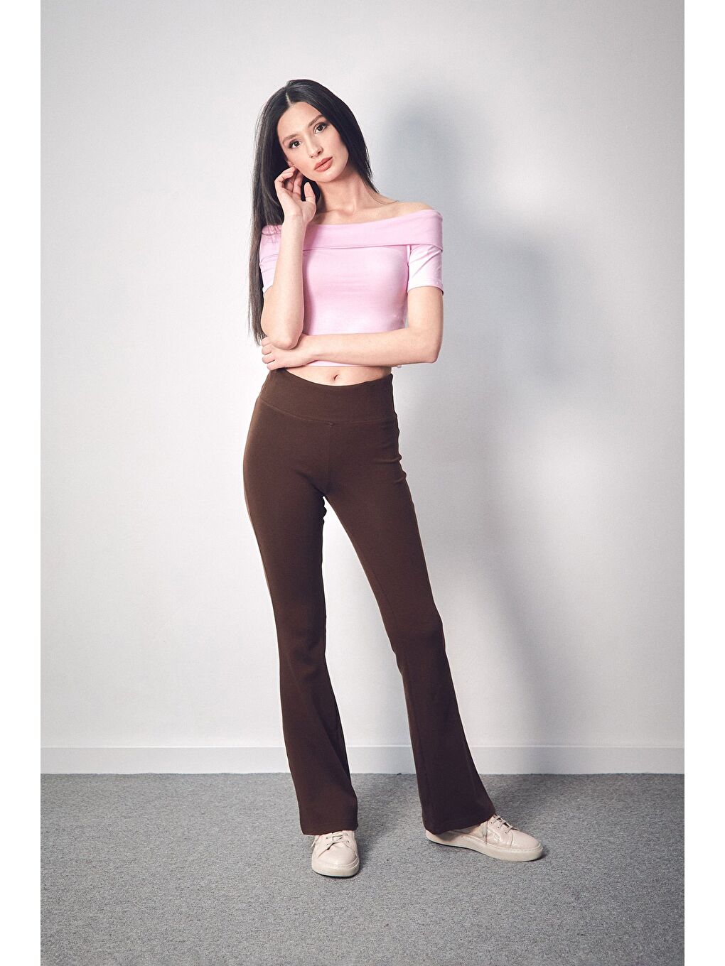 Kahverengi Beli Lastikli Yüksek Bel Flare Pantolon-2