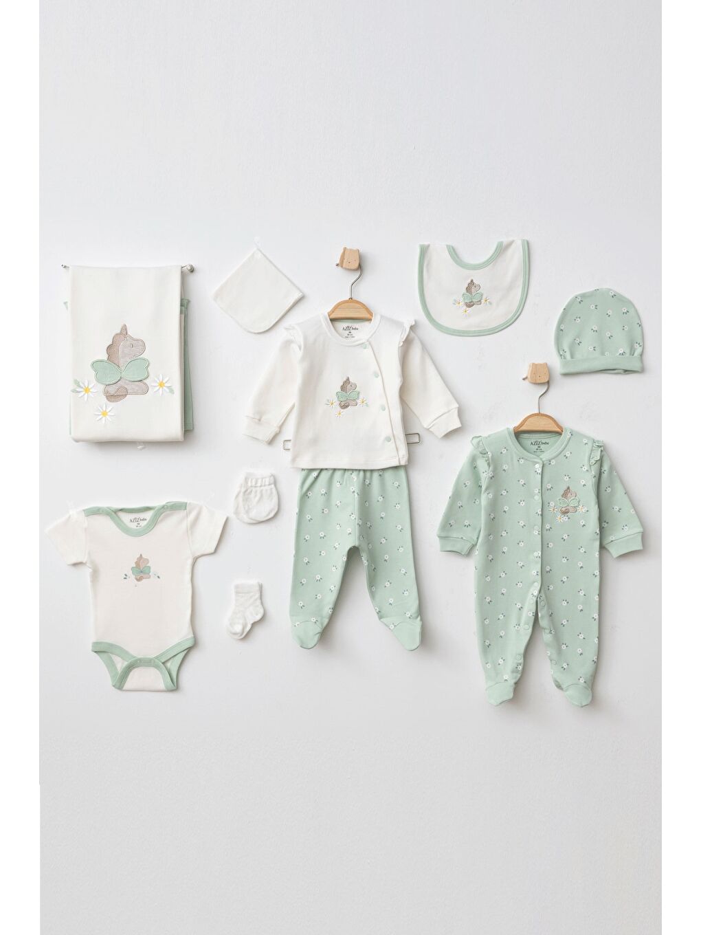 Ekru Kız Bebek At Figürlü 10' Lu Hastane Çıkış Seti 0 Ay - 3 Ay