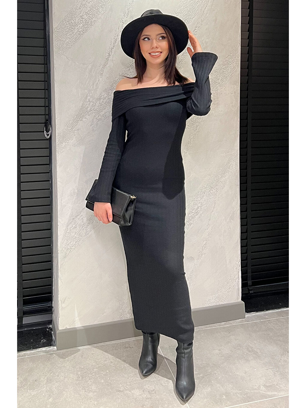 Siyah Madonna Yaka Kadın Uzun Elbise