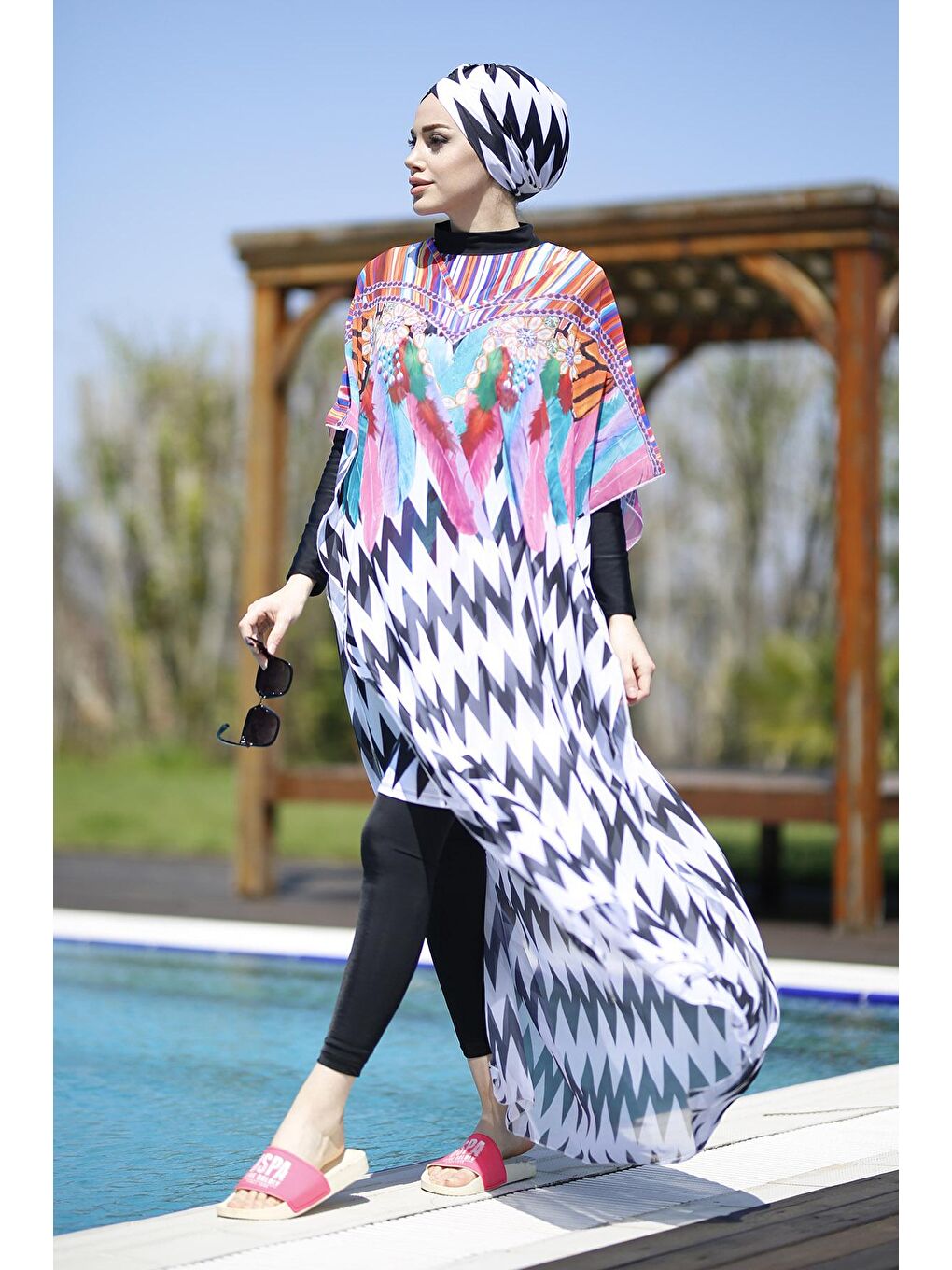 Siyah Tesettür Mayo Üzerine Desenli Kaftan Pareo Zikzak İnci