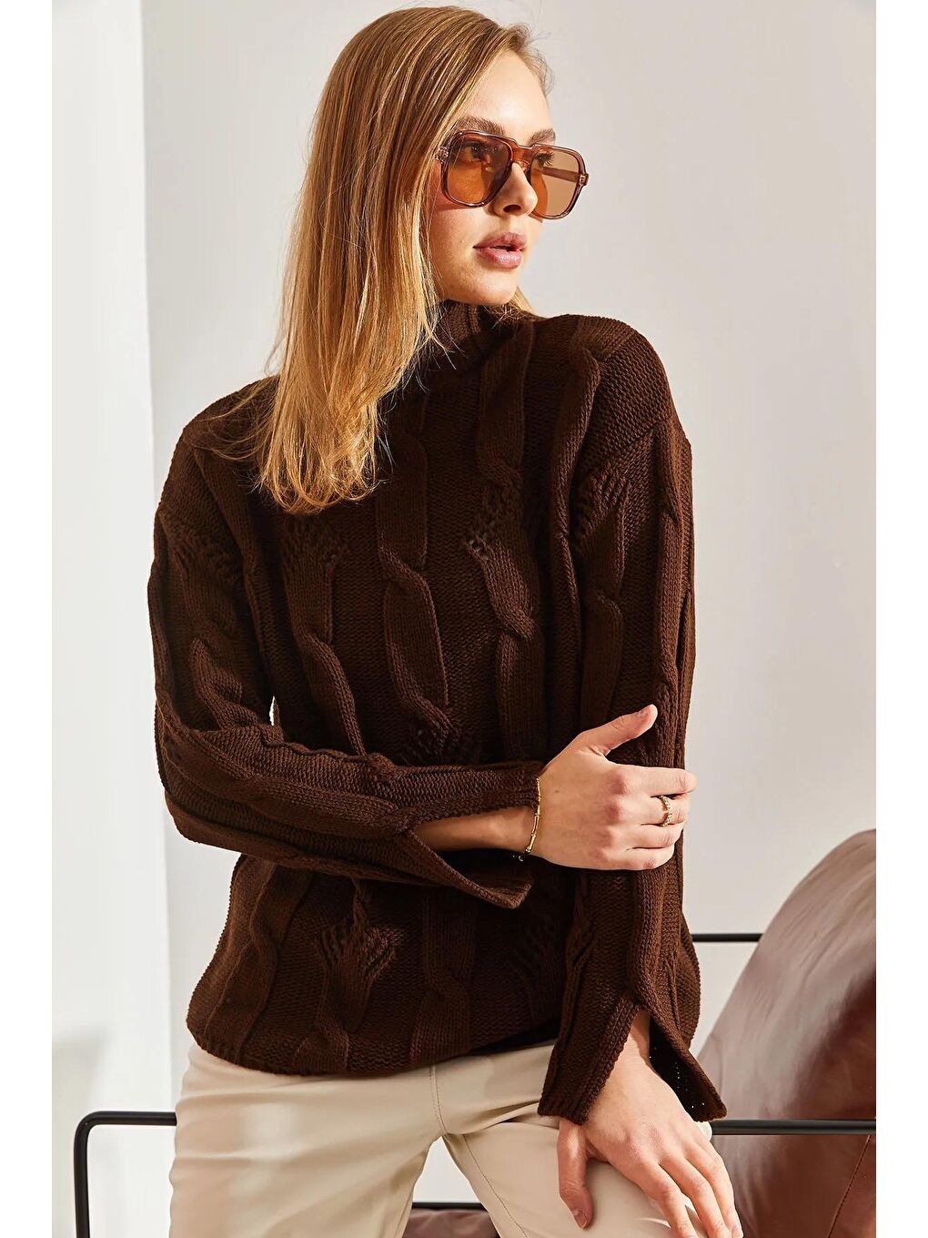 Kahverengi Kadın Yarım Balıkçı Yaka Saç Örgü Desenli Triko Kazak-4