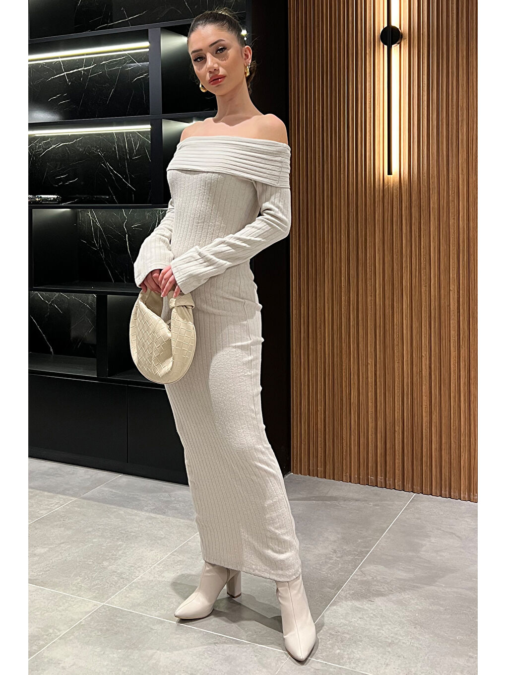 Bej Madonna Yaka Kadın Uzun Elbise-1