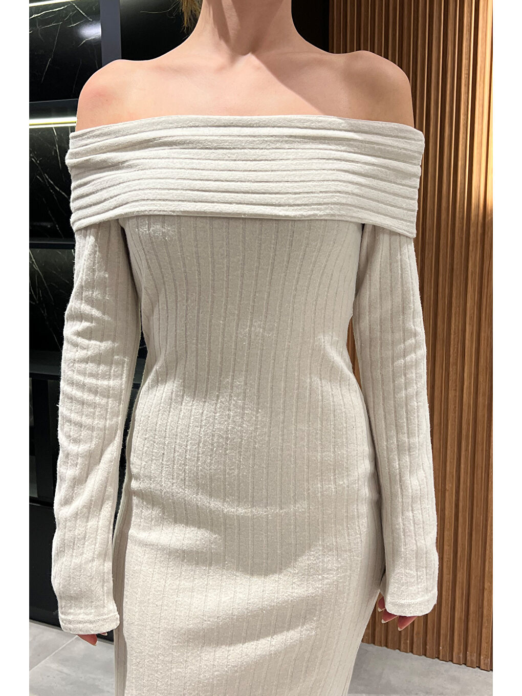 Bej Madonna Yaka Kadın Uzun Elbise-2