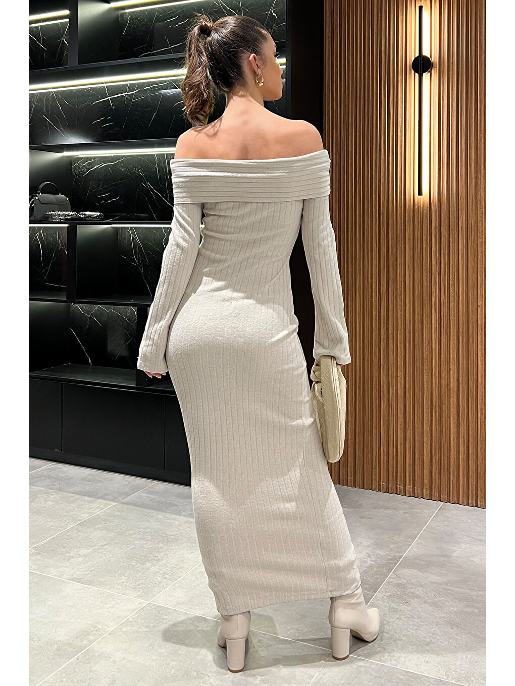 Bej Madonna Yaka Kadın Uzun Elbise-3