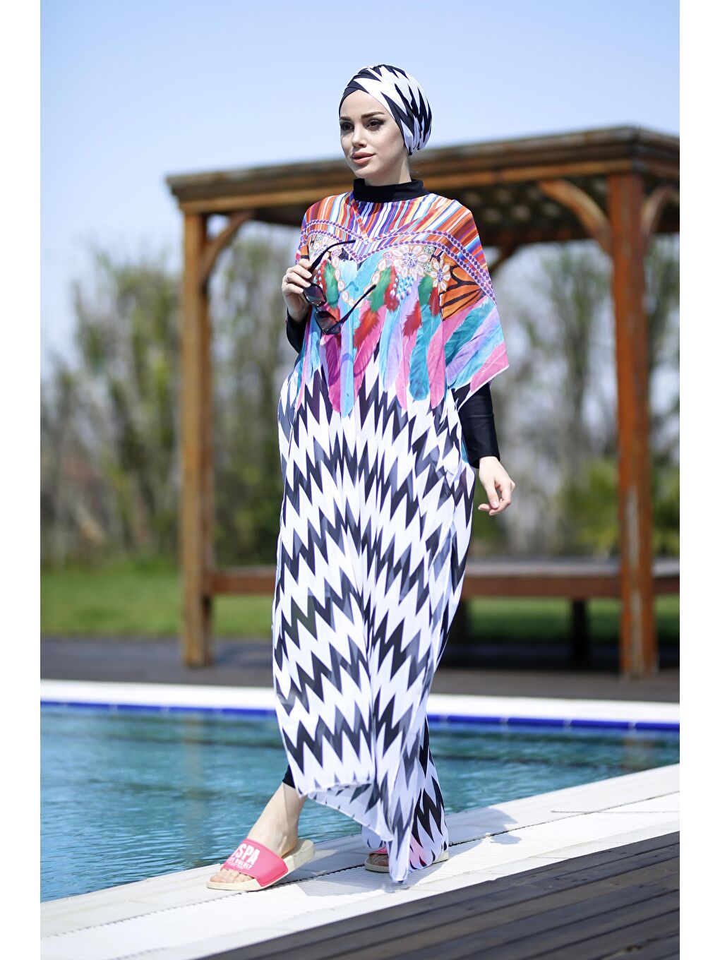 Siyah Tesettür Mayo Üzerine Desenli Kaftan Pareo Zikzak İnci-1